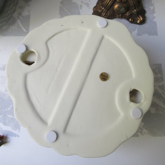 Porcelain Biscuit Candlestick Trio of Angels 1990s - Picture 15 of 16